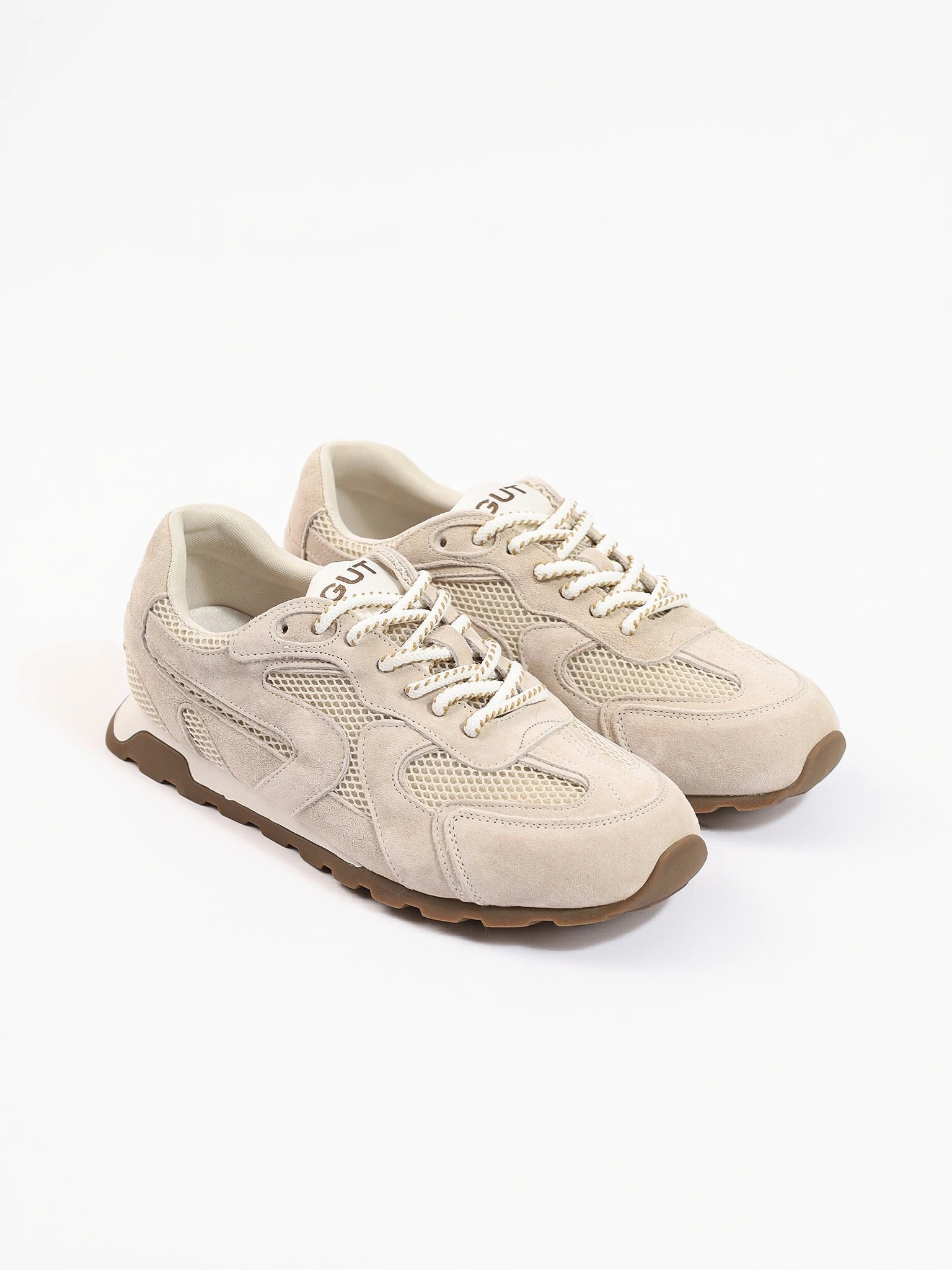 Кроссовки комбинированные серого цвета на низкой подошве